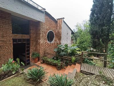 Casa de 5 alcobas en arriendo en La Doctora, Sabaneta, 1722 m² · foto 2 de 20