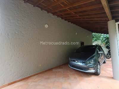 Casa de 5 alcobas en arriendo en La Doctora, Sabaneta, 1722 m² · foto 9 de 20