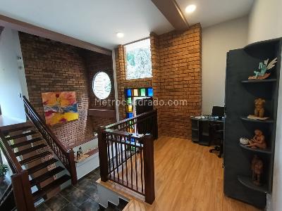 Casa de 5 alcobas en arriendo en La Doctora, Sabaneta, 1722 m² · foto 14 de 20