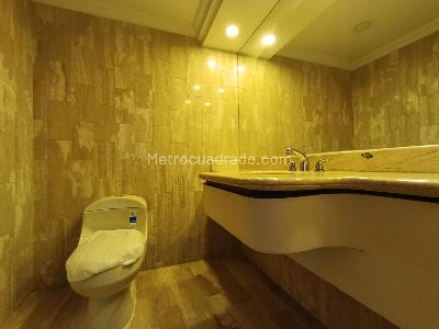 Apartamento de 3 alcobas en arriendo en San Lucas, Medellín, 450 m² · foto 18 de 20