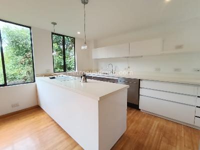 Apartamento de 2 alcobas en arriendo en Lalinde, Medellín, 153 m² · foto 5 de 20