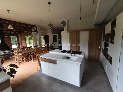 Casa de 5 alcobas en venta en La Doctora, Sabaneta, 1723 m² · foto 8 de 20