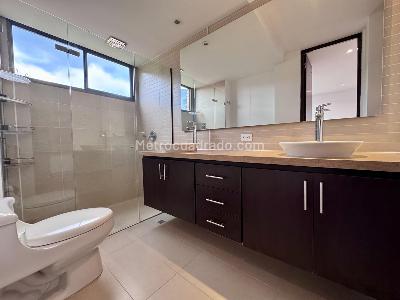 Apartamento de 2 alcobas en arriendo en La Calera, Medellín, 133 m² · foto 12 de 20