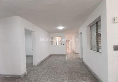 Casa de 5 alcobas en arriendo en Barrio Mesa Envigado, Envigado, 220 m² · foto 4 de 20