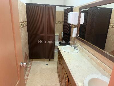 Casa de 5 alcobas en arriendo en Laureles Medellin, Medellín, 308 m² · foto 11 de 20
