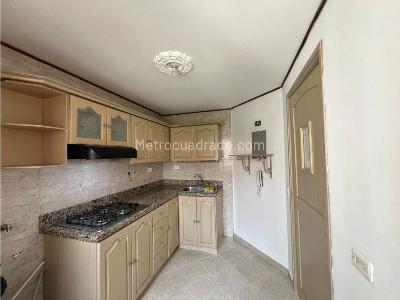 Apartamento en venta en Loma De Los Bernal, Medellín · foto 4 de 10