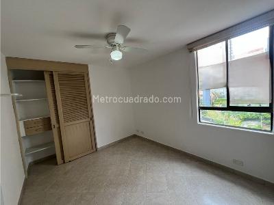 Apartamento en venta en Loma De Los Bernal, Medellín · foto 6 de 10