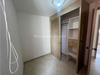 Apartamento en venta en Loma De Los Bernal, Medellín · foto 7 de 10