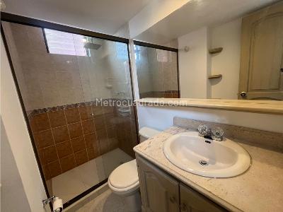Apartamento en venta en Loma De Los Bernal, Medellín · foto 9 de 10