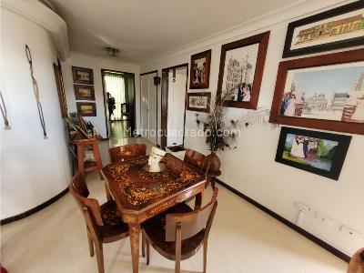 Casa de 4 alcobas en venta en Las Palmas, Medellín, 310 m² · foto 2 de 15