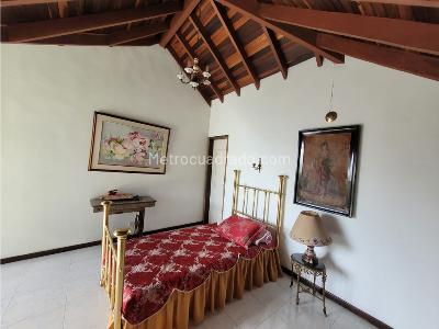 Casa de 4 alcobas en venta en Las Palmas, Medellín, 310 m² · foto 8 de 15