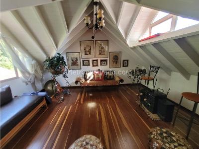 Casa de 4 alcobas en venta en Las Palmas, Medellín, 310 m² · foto 9 de 15