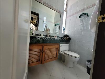 Casa de 4 alcobas en venta en Las Palmas, Medellín, 310 m² · foto 13 de 15