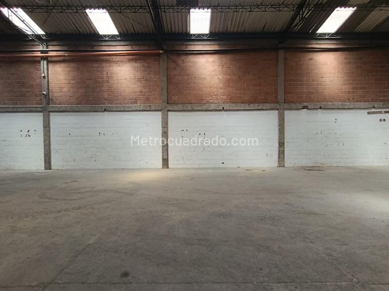 Bodega en Arriendo, El Chagualo, Medellín - Más