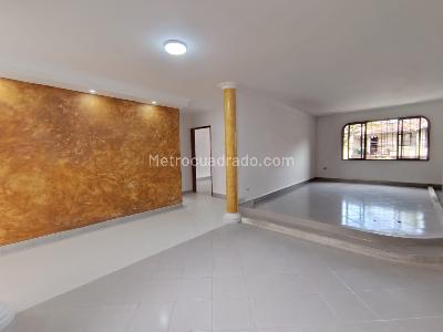 Casa de 3 alcobas en arriendo en Lorena, Medellín, 255 m² · foto 4 de 17