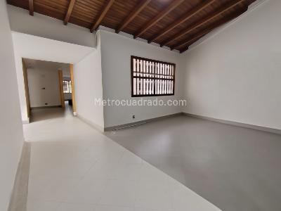 Casa de 3 alcobas en arriendo en Lorena, Medellín, 255 m² · foto 5 de 17