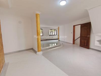 Casa de 3 alcobas en arriendo en Lorena, Medellín, 255 m² · foto 9 de 17