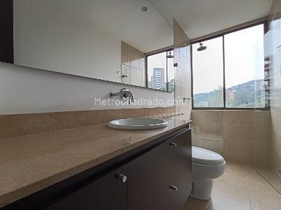 Apartamento de 2 alcobas en arriendo en Altos Del Poblado Cola Del Zorro, Medellín, 145 m² · foto 10 de 15