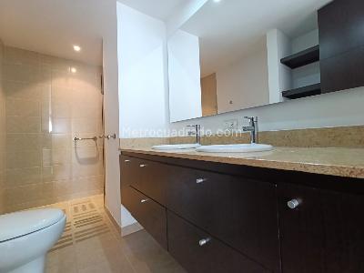 Apartamento de 2 alcobas en arriendo en Altos Del Poblado Cola Del Zorro, Medellín, 145 m² · foto 12 de 15