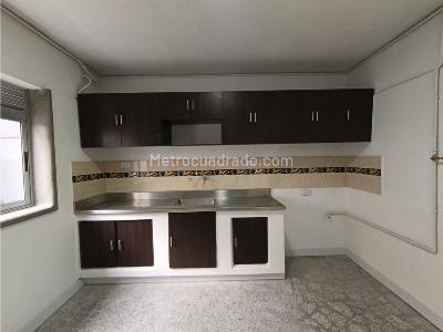 Casa de 4 alcobas en venta en Estadio, Medellín, 260 m² · foto 2 de 17