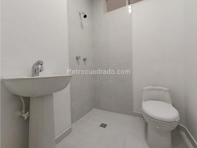 Casa de 4 alcobas en venta en Estadio, Medellín, 260 m² · foto 13 de 17