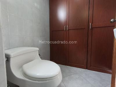 Apartamento de 2 alcobas en arriendo en Los Balsos, Medellín, 86 m² · foto 10 de 12