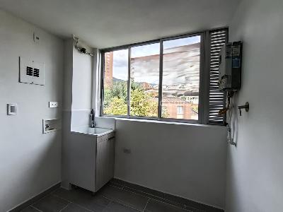 Apartamento de 2 alcobas en arriendo en Los Balsos, Medellín, 54 m² · foto 4 de 10