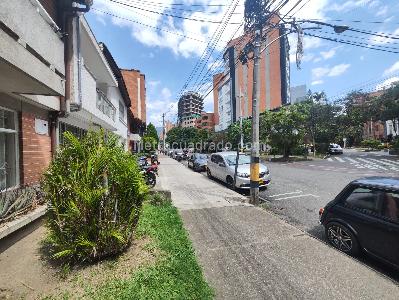 Casa de 5 alcobas en arriendo en Laureles Medellin, Medellín, 280 m² · foto 3 de 20