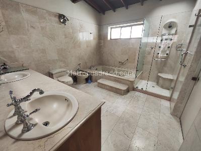 Casa de 5 alcobas en arriendo en Laureles Medellin, Medellín, 280 m² · foto 11 de 20