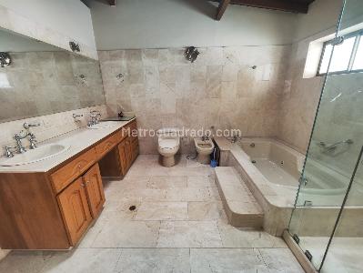 Casa de 5 alcobas en arriendo en Laureles Medellin, Medellín, 280 m² · foto 14 de 20
