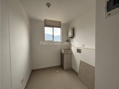 Apartamento de 3 alcobas en venta en Cabañas, Bello, 90 m² · foto 8 de 19
