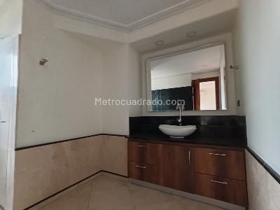 Apartamento de 5 alcobas en arriendo en El Tesoro, Medellín, 400 m² · foto 7 de 20