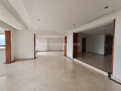 Apartamento de 5 alcobas en arriendo en El Tesoro, Medellín, 400 m² · foto 15 de 20