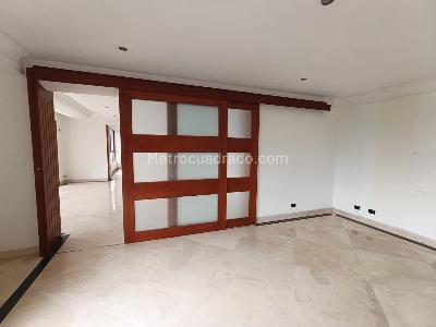 Apartamento de 5 alcobas en arriendo en El Tesoro, Medellín, 400 m² · foto 18 de 20
