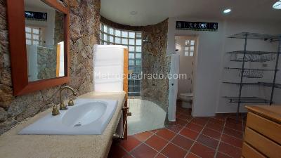 Casa de 4 alcobas en arriendo en Alto De Palmas, Envigado, 350 m² · foto 2 de 19