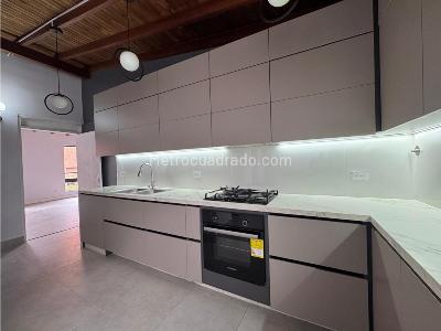 Apartamento de 4 alcobas en venta en El Tesoro, Medellín, 204 m² · foto 6 de 20