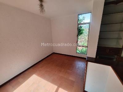 Apartamento de 3 alcobas en arriendo en El Tesoro, Medellín, 234 m² · foto 2 de 18