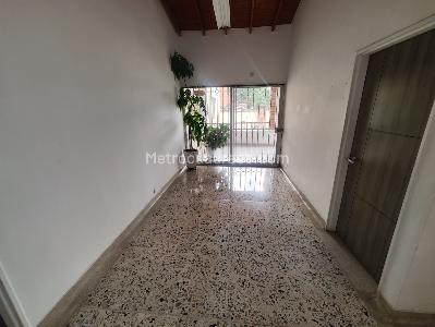 Casa de 5 alcobas en arriendo en El Nogal Los Almendros, Medellín, 350 m² · foto 3 de 19