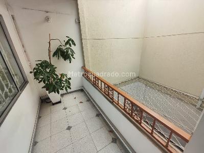 Casa de 5 alcobas en arriendo en El Nogal Los Almendros, Medellín, 350 m² · foto 8 de 19