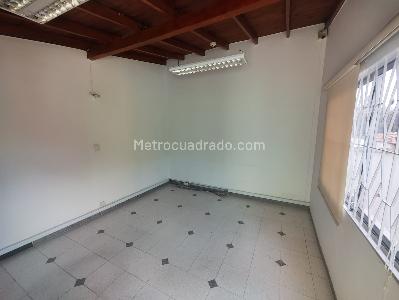 Casa de 5 alcobas en arriendo en El Nogal Los Almendros, Medellín, 350 m² · foto 9 de 19