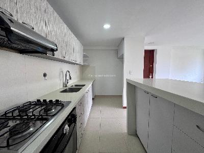 Apartamento de 2 alcobas en arriendo en Loma Benedictinos, Envigado, 80 m² · foto 2 de 16