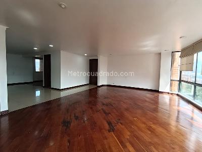Apartamento de 3 alcobas en arriendo en El Campestre La Frontera, Medellín, 195 m² · foto 2 de 17