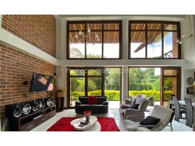 Casa de 4 alcobas en venta en Loma El Atravesado, Envigado, 895 m² · foto 2 de 15
