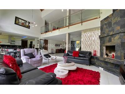 Casa de 4 alcobas en venta en Loma El Atravesado, Envigado, 895 m² · foto 3 de 15