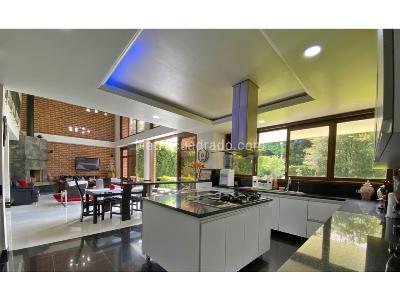 Casa de 4 alcobas en venta en Loma El Atravesado, Envigado, 895 m² · foto 4 de 15