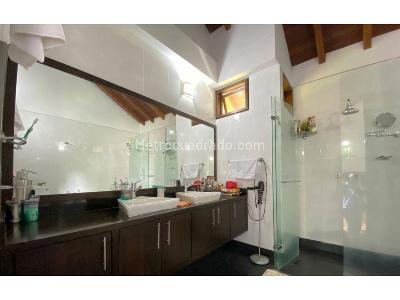 Casa de 4 alcobas en venta en Loma El Atravesado, Envigado, 895 m² · foto 14 de 15