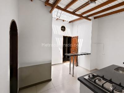 Apartamento de 2 alcobas en arriendo en Rosales, Medellín, 45 m² · foto 2 de 11