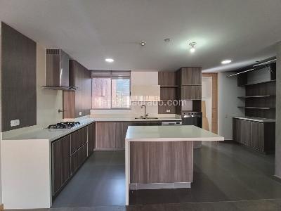 Apartamento de 3 alcobas en arriendo en Loma De Las Brujas, Envigado, 195 m² · foto 5 de 20