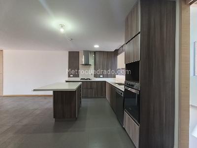 Apartamento de 3 alcobas en arriendo en Loma De Las Brujas, Envigado, 195 m² · foto 9 de 20
