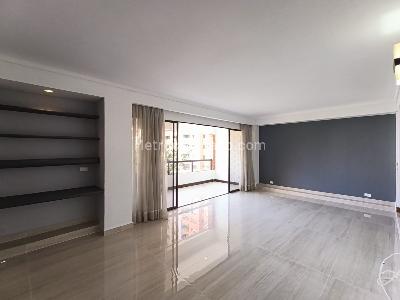 Apartamento de 3 alcobas en arriendo en Loma De Los Parra, Medellín, 155 m² · foto 2 de 20